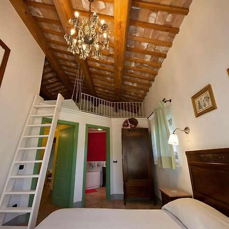 Agriturismo Borgo Di Campagna Il Tesoro Torre Alfina Esterno foto