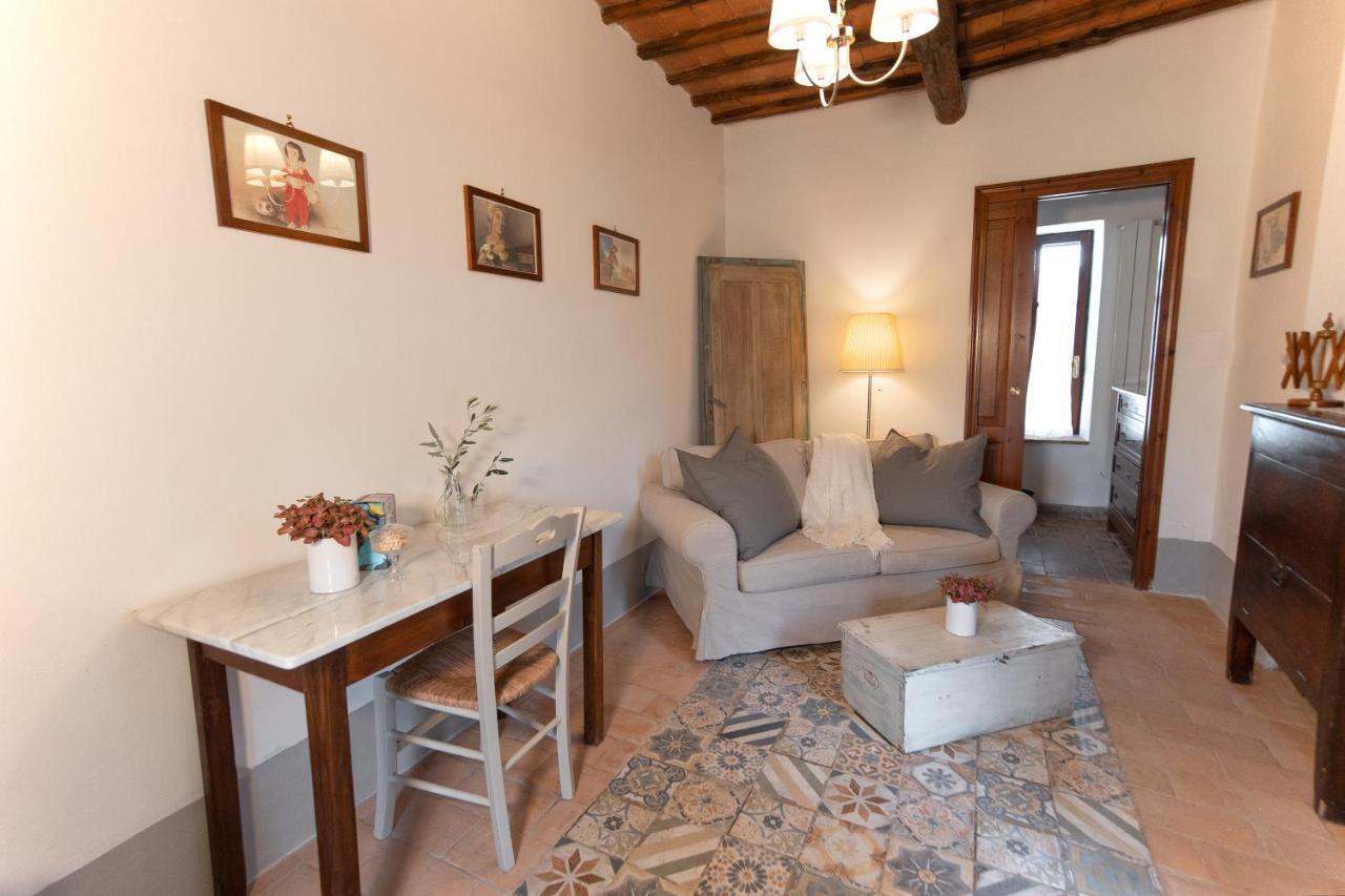 Agriturismo Borgo Di Campagna Il Tesoro Torre Alfina Esterno foto