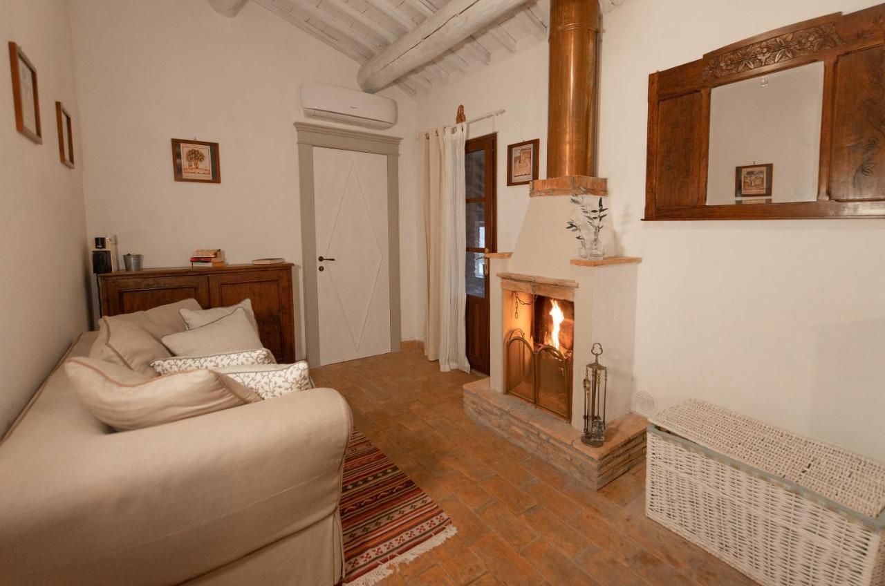 Agriturismo Borgo Di Campagna Il Tesoro Torre Alfina Esterno foto