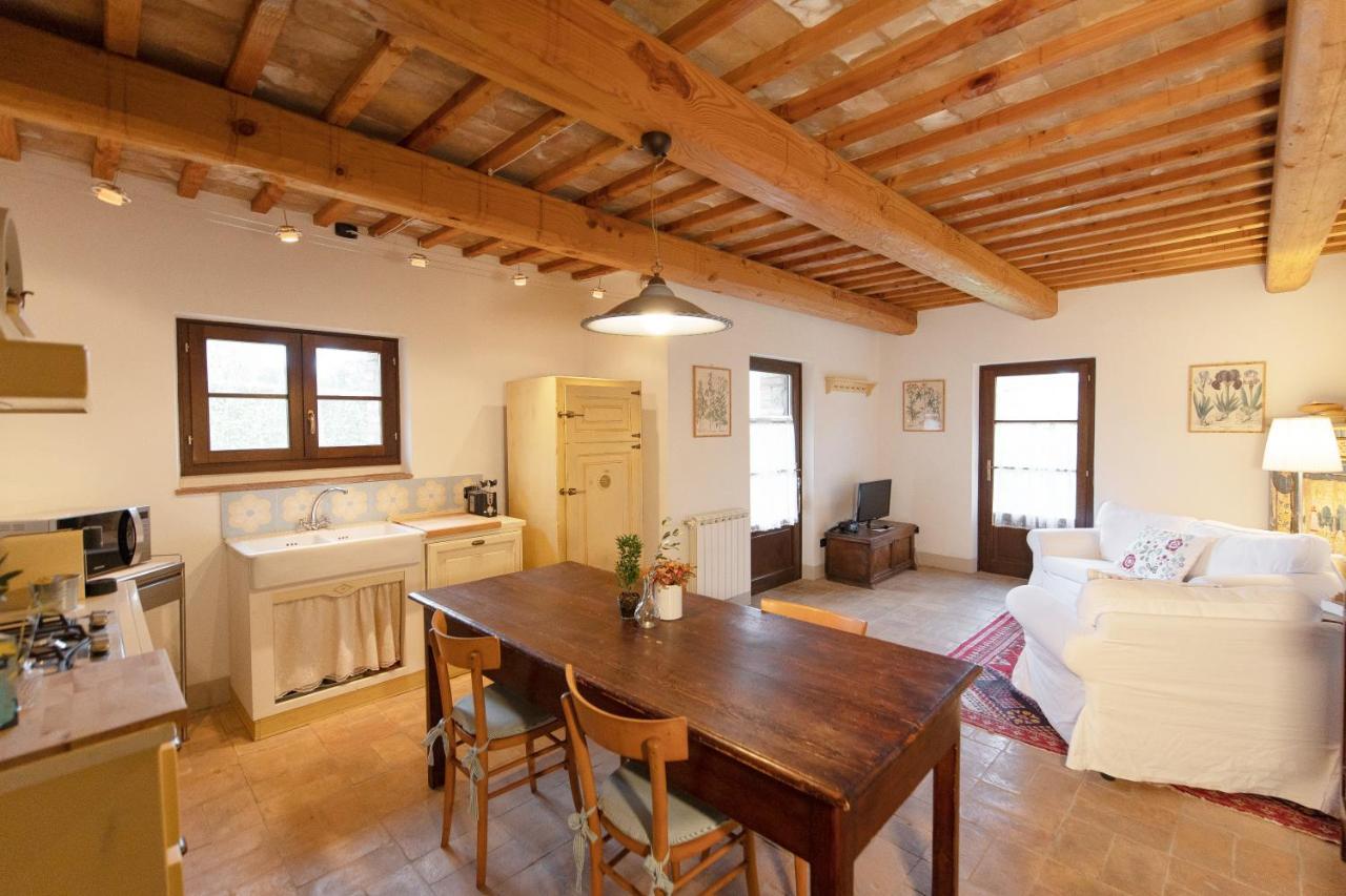 Agriturismo Borgo Di Campagna Il Tesoro Torre Alfina Esterno foto