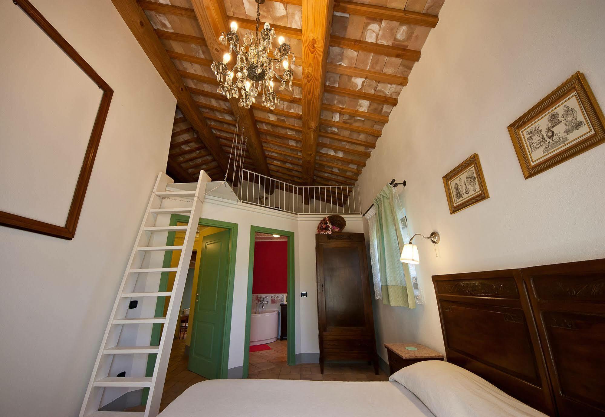 Agriturismo Borgo Di Campagna Il Tesoro Torre Alfina Esterno foto